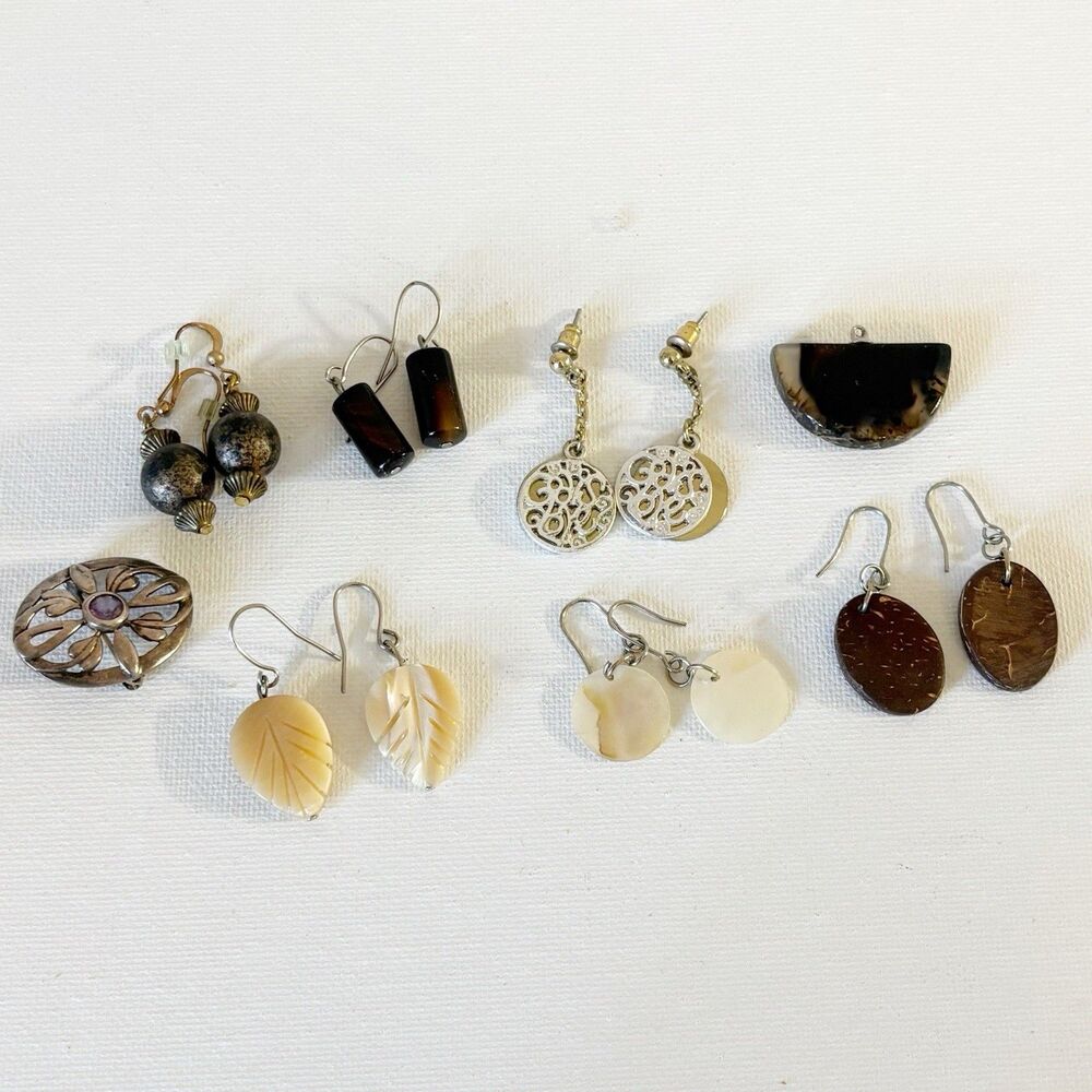 Vintage Mixed Jewelry Lot 80s 90s Mixed Materials Earrings Brooch Pendant
